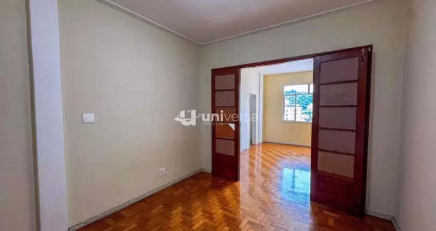 Kitnet espaçosa com vista livre no centro de juiz de fora - mg
