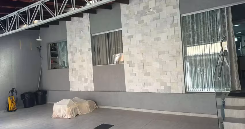 Sobrado para Venda em Curitiba, Tingui, 3 dormitórios, 1 suíte, 3 banheiros, 3 vagas