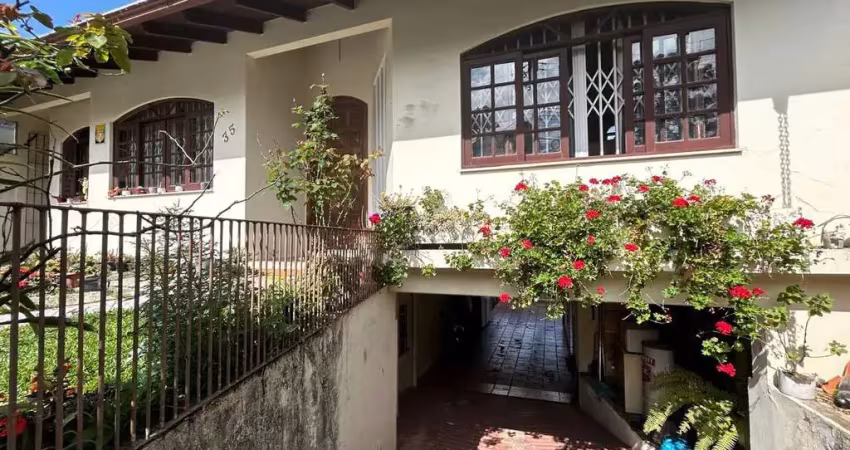 Casa para Venda em Curitiba, Tingui, 3 dormitórios, 1 suíte, 2 banheiros, 3 vagas