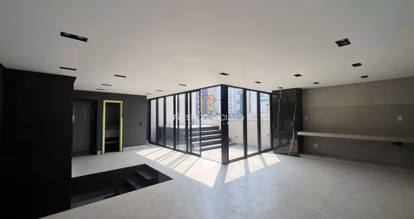 COBERTURA À VENDA NO CENTRO