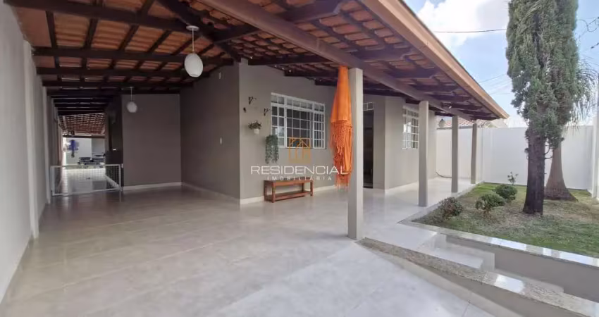 Casa com 3 quartos à venda na Rua Maria Zulmira, 90, São Roque, Divinópolis
