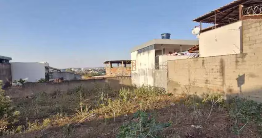 Terreno à venda na Rua Noé Soares, SN, Belvedere II, Divinópolis