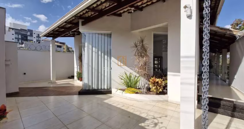 Casa com 3 quartos à venda na Rua Anderson Arantes Pereira, 100, Universitário, Divinópolis
