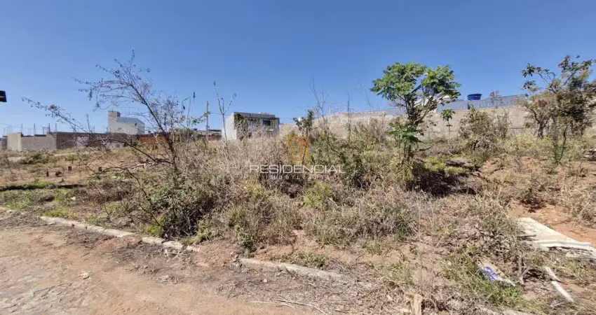 Terreno à venda na Avenida do Aço, SN, Interlagos, Divinópolis