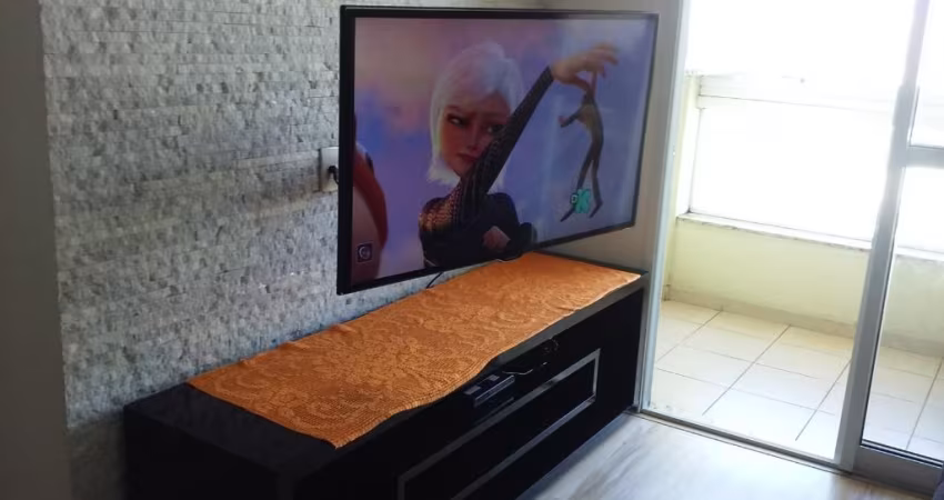Andar alto, vista privilegiada Diferenciais: 2 dormitórios espaçosos, sendo 1 suíte, proporcionando mais conforto e privacidade Sala ampla para 2 ambientes, perfeita para criar um espaço de convivênci