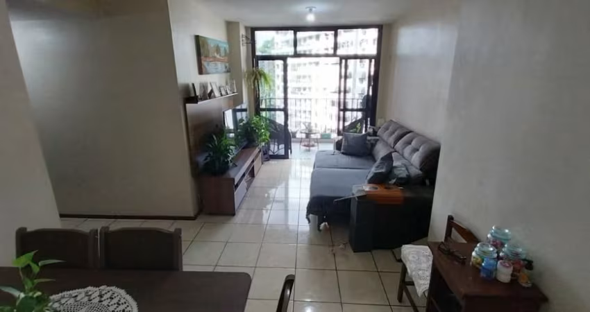 VENDE-SE EXCELENTE APARTAMENTO EM CONDOMÍNIO – ANDAR ALTO!