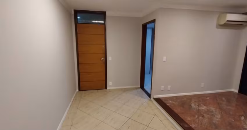 Vendo excelente Cobertura em Santa Rosa no Condomínio Villaggio Dei Fiori .