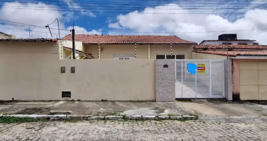 Casa com 3 quartos à venda na Rua Raposo Câmara, Candelária, Natal