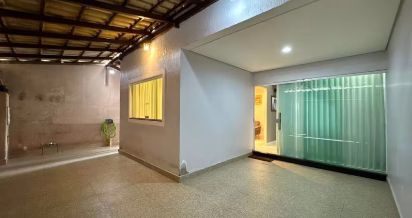 Casa para Venda em Belo Horizonte, Estrela do Oriente, 4 dormitórios, 1 suíte, 5 banheiros, 3 vagas