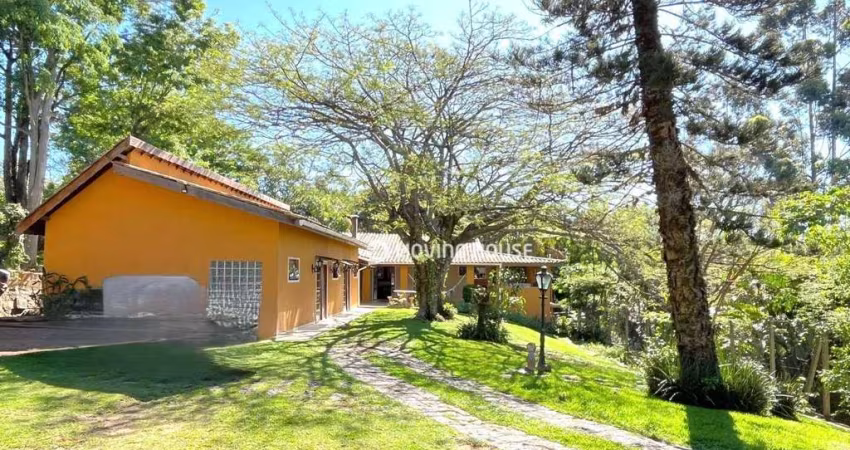 Casa à Venda Condomínio Clube de Campo Valinhos - Valinhos/SP