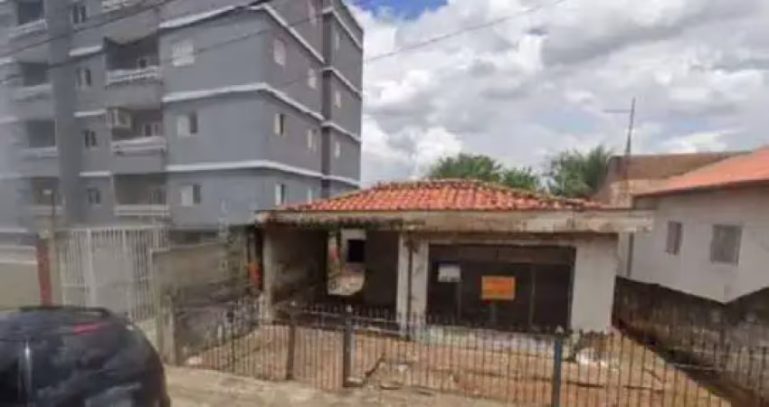 Imovel para reforma - abaixo do preço  ponto residencial/comercial: bom para comércio/clínica médica