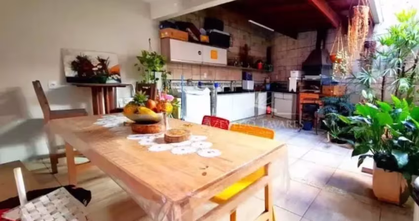 Casa com 3 quartos à venda na Rua São Pedro, 13, Jardim Vitória, Macaé