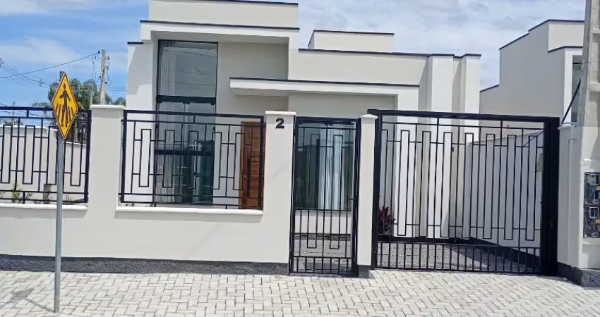 Excelente casa com 2 quartos, venha mora no bosque da mata em tijucas