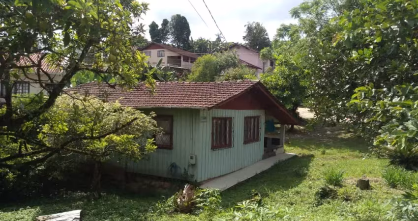 Terreno de esquina com 621 m² no bairro Petrópolis