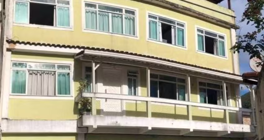 Casa com 3 dormitórios à venda, 144 m² por R$ 495.000,00 - São Pedro - Teresópolis/RJ