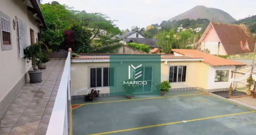 Casa com 3 dormitórios à venda, 200 m² por R$ 950.000,00 - Bom Retiro - Teresópolis/RJ
