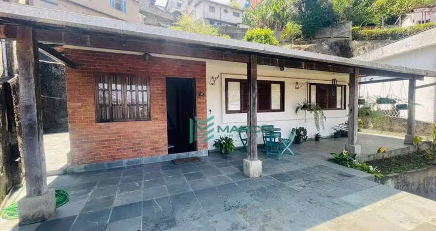 Casa com 3 dormitórios à venda, 102 m² por R$ 395.000,00 - Artistas - Teresópolis/RJ