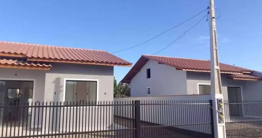 Casa com amplo quintal perto da praia em barra velha