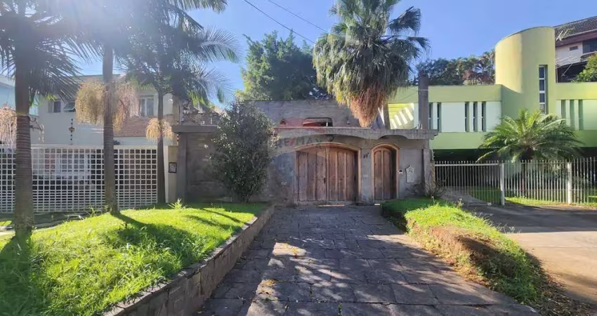 Sobrado para venda com 4 quartos, sendo 4 suítes, 450m²