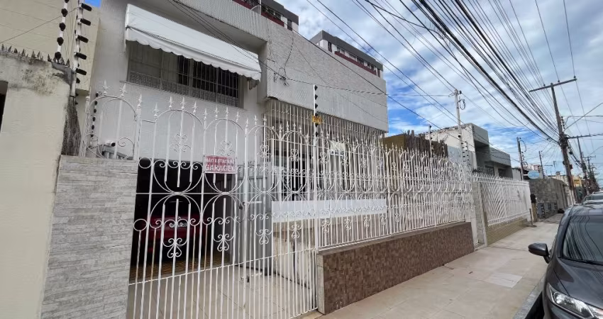 Excelente imóvel para clínicas, consultórios, grandes escritórios, medindo 10m x 30m