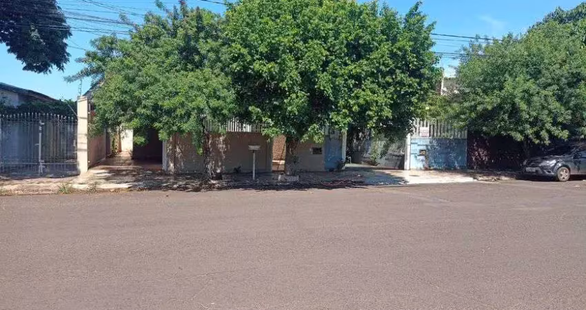 2 Casas térreas - Terreno 810 m²