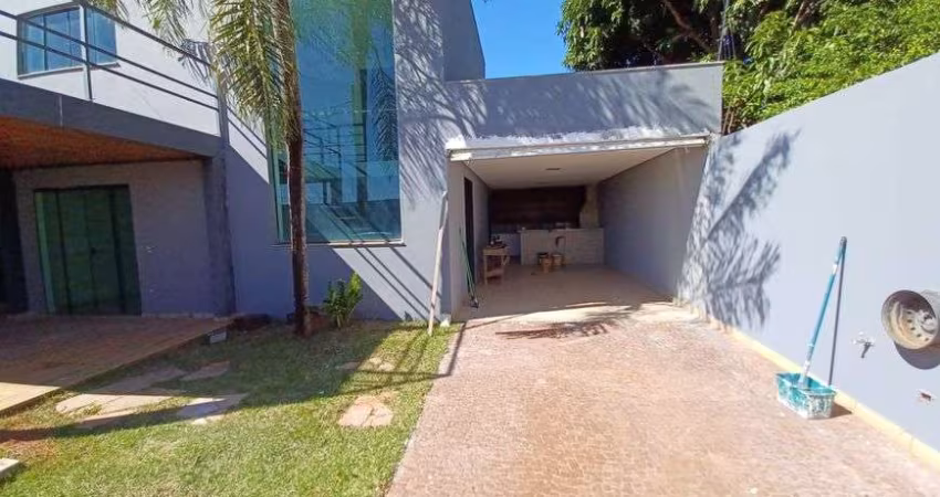 Sobrado para venda tem 229 metros quadrados com 3 quartos em Jardim Itatiaia - Campo Grande - MS