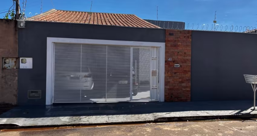 CASA COM 2 QUARTOS COM VARANDA GOURMET