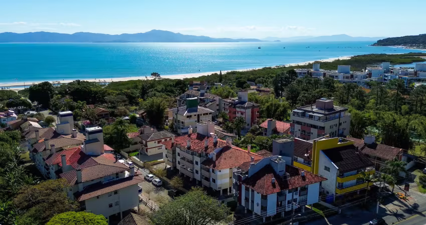 Cobertura a 50m da praia com jacuzzi e área gourmet na cachoeira