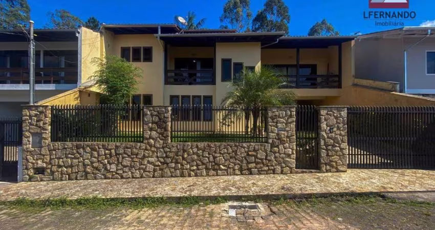 Casa com 3 dormitórios, sendo 1 suíte à venda, 291 m² por R$ 849.000 - Garcia - Blumenau/SC