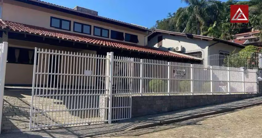Casa com 3 dormitórios, sendo 1 suíte à venda, 262 m² por R$ 1.300.000 - Velha - Blumenau/SC