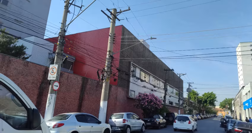 Aluga-se excelente galpão ,próximo a belém e brás  tratar 11962994190.