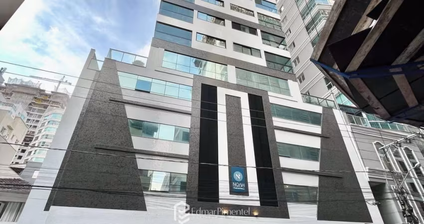 Apartamento à Venda com 3 Suítes Semi-Mobiliado na Meia Praia em Itapema-SC