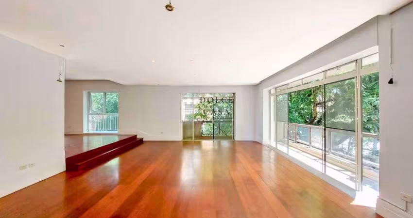 Apartamento no Jardim América - com amplo living e varanda
