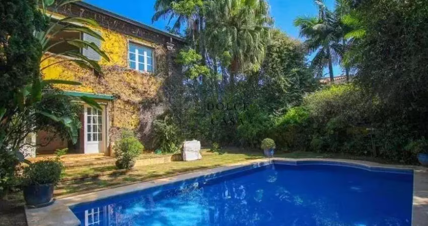 Casa única no Jardim América - com lago, piscina, academia e sauna