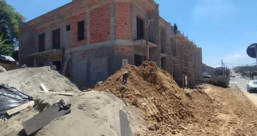 Sobrado à venda no bairro Santa Catarina - Joinville/SC