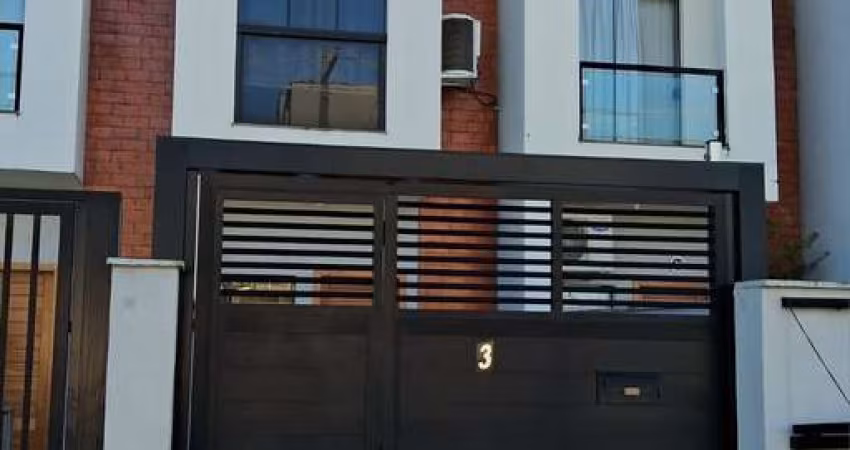 Casa à venda no bairro Jardim Iririú - Joinville/SC