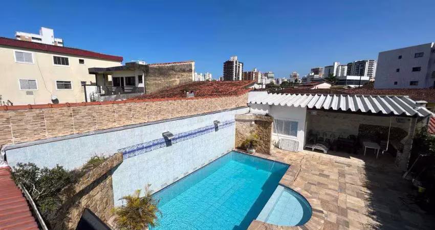 Casa com 3 dorms, Guilhermina, Praia Grande - R$ 1.5 mi, Cod: 9576