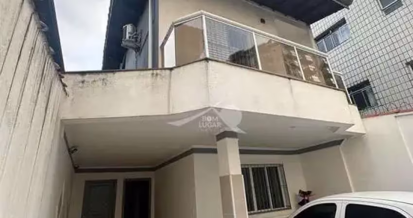 Sobrado com 3 quartos, Caiçara, Praia Grande - R$ 685 mil, Cod: 11625