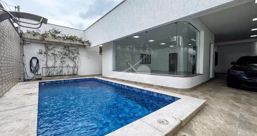 Casa com 3 quartos e piscina no canto do forte - praia grande