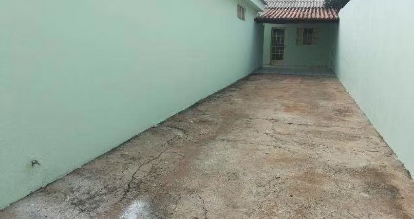 Casa com 3 quartos para alugar no Santa Mônica, Uberlândia 