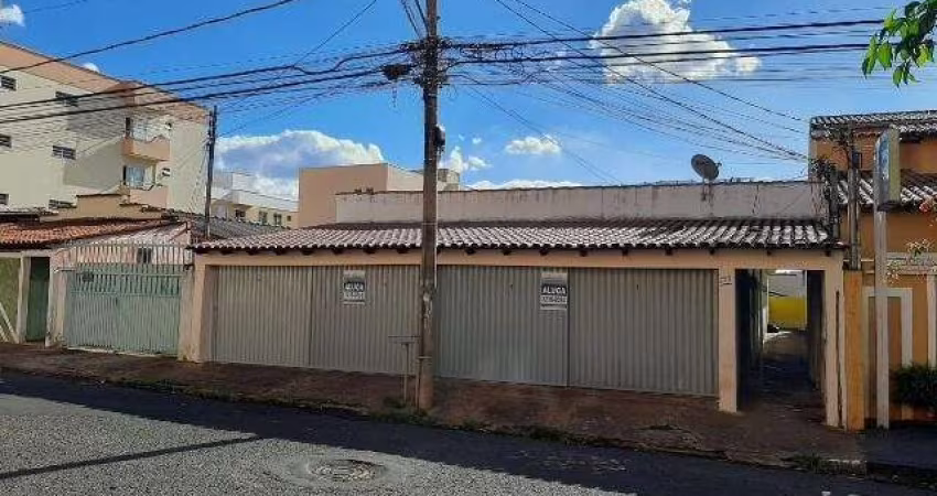 Casa com 2 quartos para alugar no Santa Mônica, Uberlândia 