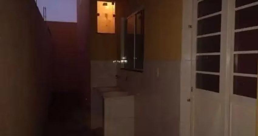 Casa com 2 quartos para alugar no Custódio Pereira, Uberlândia 