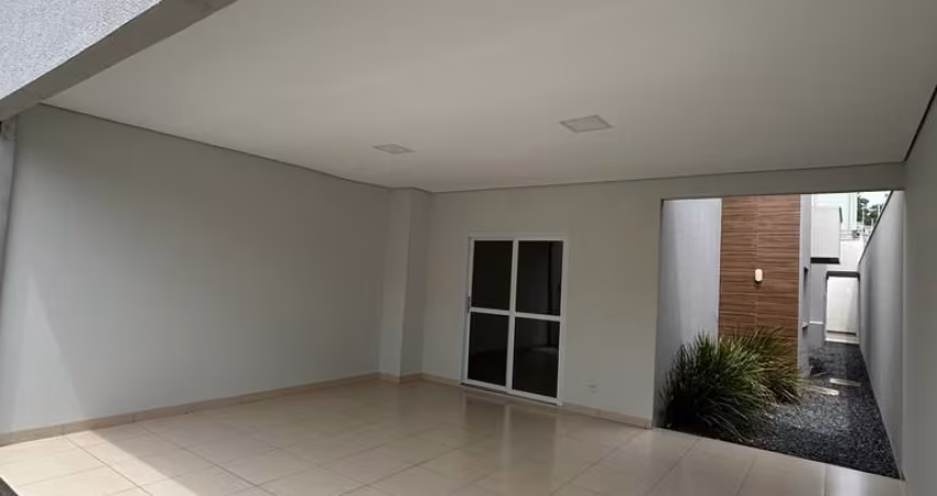 Casa térrea com armários planejados e churrasqueira e piscina