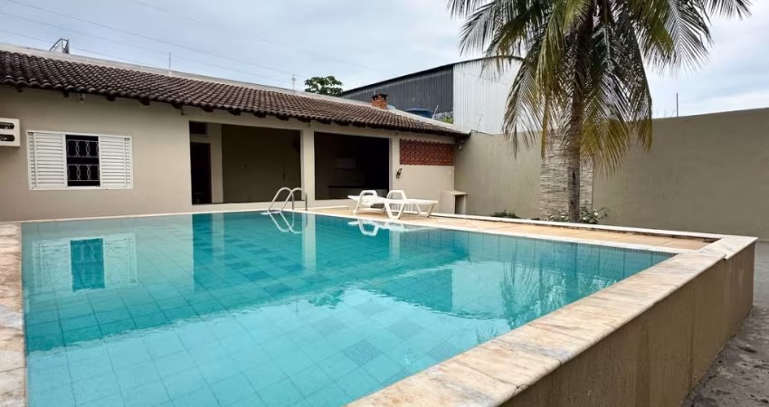 Casa para alugar com suítes armários planejados e piscina