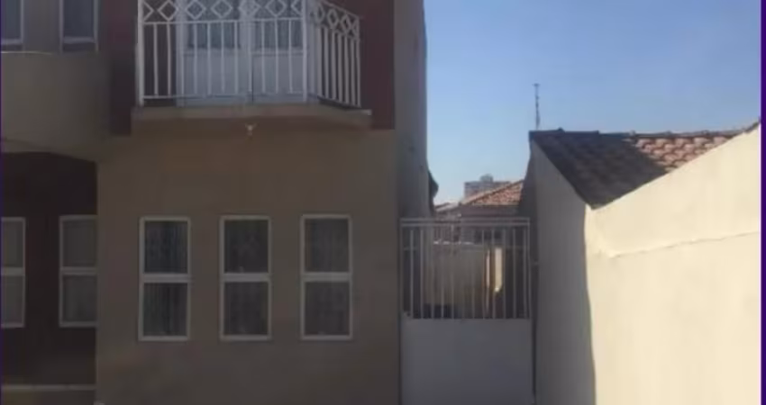Casa sobrado com 3 suítes e piscina