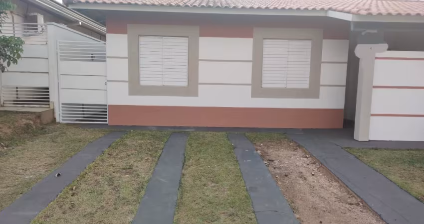 Casa térrea em condomínio com 3 suítes e armários planejados