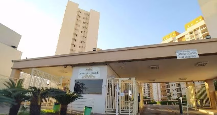 Apartamento com armários planejados e sacada