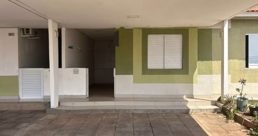 Casa térrea em condomínio 2 quartos sendo 1 suíte