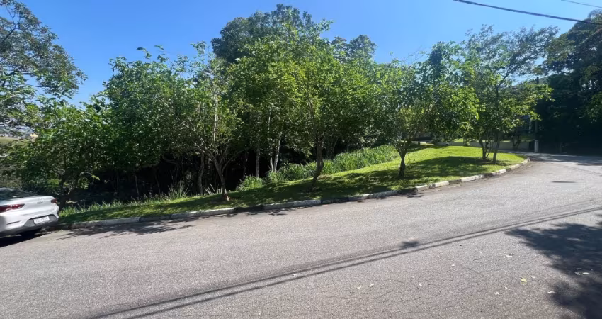 Terreno de Esquina à Venda no Condomínio Monterrey – 650 m² com Topografia Pronta