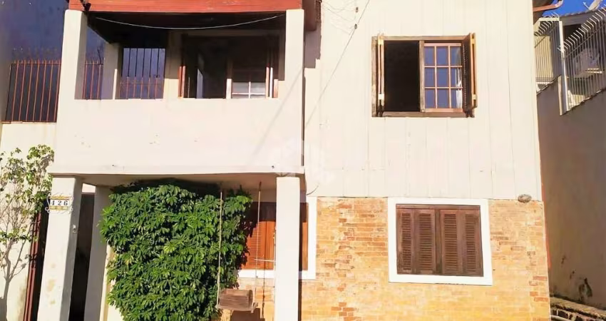 Casa com 3 dormitórios 2 vagas no bairro Santo Antônio
